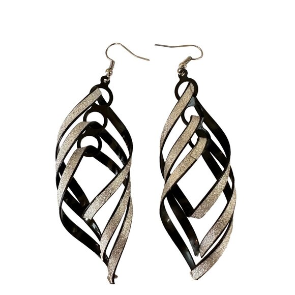 🌸3/$15🌸Long Dangling Silver and Black Spiral Intertwined Metal Earrings 3" - Picture 2 of 4